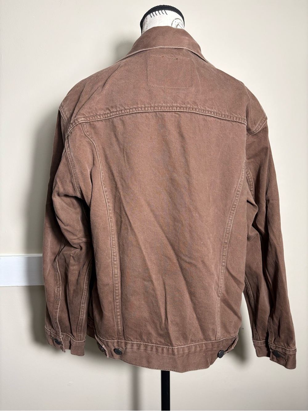 Levi’s Mens Relaxed Trucker Jacket Small Brown Washed Denim Oversized A5782 - Picture 4 of 11
